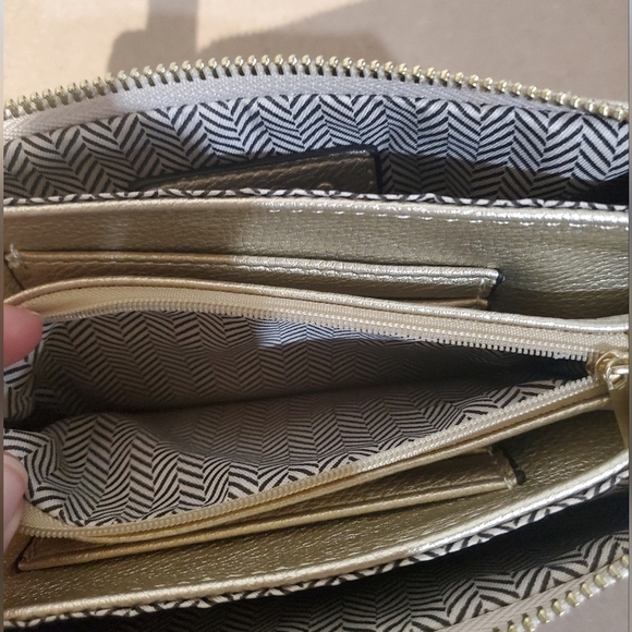 Jen & Co. Riley Vegan Crossbody - Picture 5 of 5